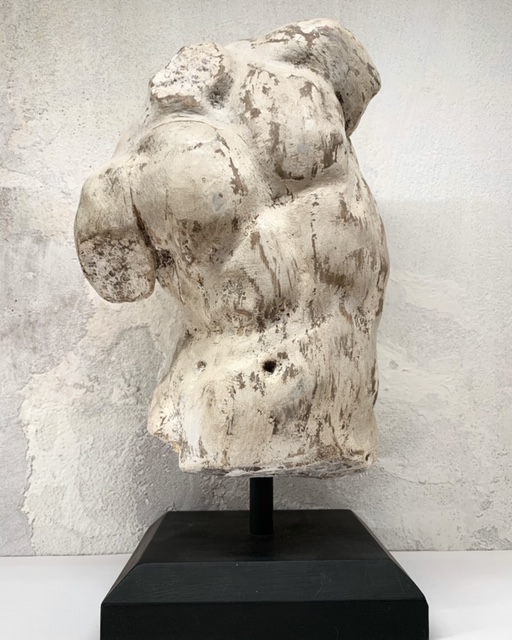 scultura in legno decappato fatta a mano a Firenze