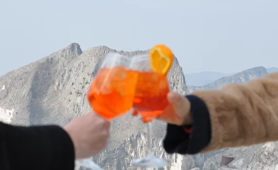 Aperitivo Cave Carrara Marble-tour-tasting-aperitif-toasting
