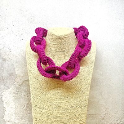 collana-crochet-fucsia-artempo-manifatture-design-empoli