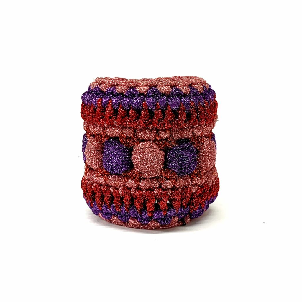 gioiello-design-bracciale-di-design-crochet-multicolor-rosa