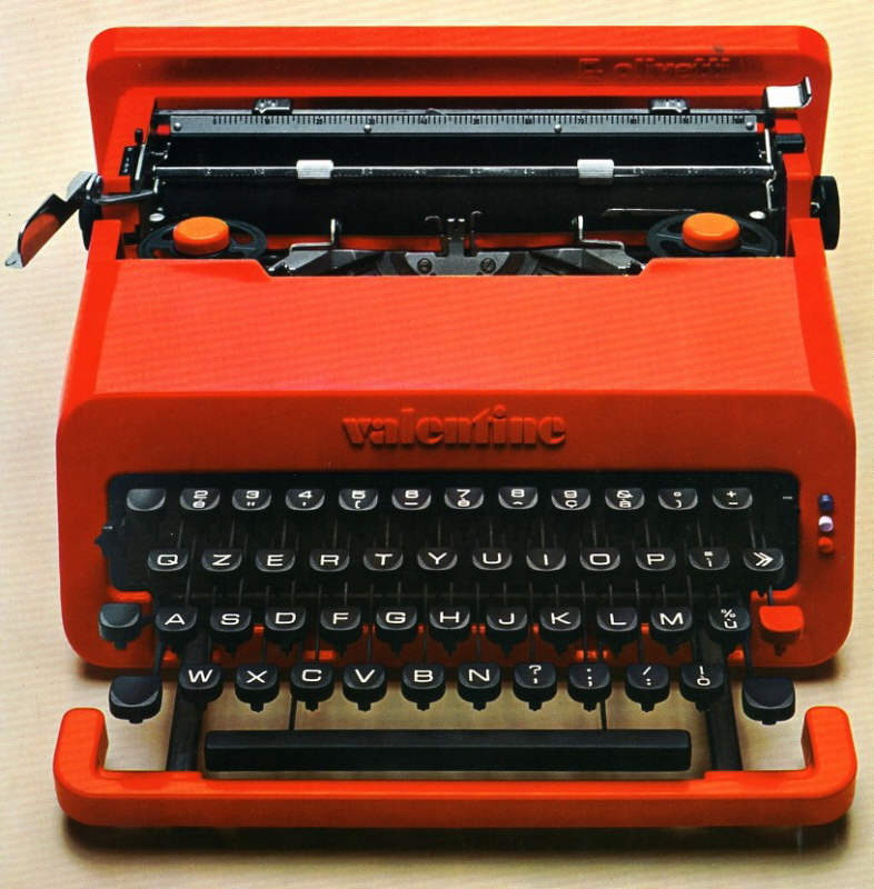 Macchina da scrivere Valentine Olivetti rossa